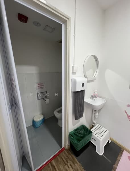 Goldhill Shopping Centre, 151 Thomson Road, 2,412 sqft, Other Retail For Sale, by Rachel ng, 500084739 - Bathroom - CommercialGuru.com.sg