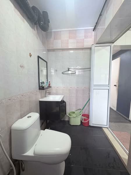 223D Compassvale Walk, 223D Compassvale Walk, Room Rental, 120 sqft, HDB Flat For Rent, by Anson Goh 吴铭华, 500084741 - Bathroom - PropertyGuru.com.sg