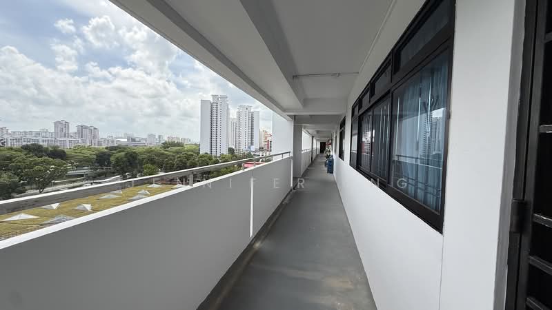 351 Ang Mo Kio Street 32, 351 Ang Mo Kio Street 32, 2 Bedrooms, 1,001 sqft, HDB Flat For Rent, by Jennifer Ong, 500084746 - Corridor - PropertyGuru.com.sg