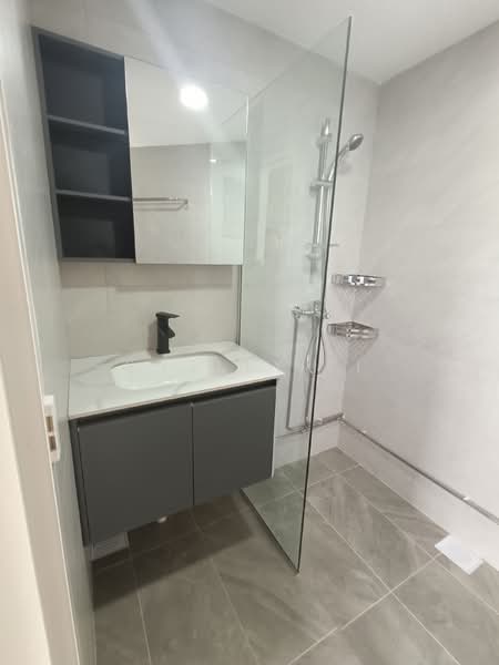 Ivory Heights Condominium For Sale at S$ 1,838,888 | PropertyGuru Singapore - Bathroom