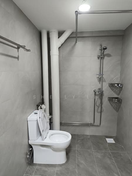 Ivory Heights Condominium For Sale at S$ 1,838,888 | PropertyGuru Singapore - Bathroom