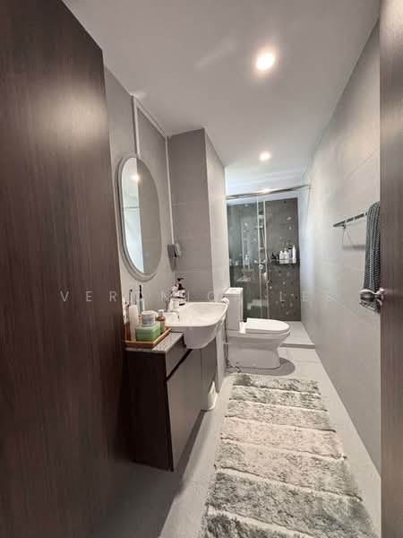 Holland Tower Condominium For Sale at S$ 3,558,000 | PropertyGuru Singapore - Bathroom