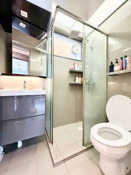 308A Punggol Walk HDB Flat For Sale at S$ 680,000 | PropertyGuru Singapore - Bathroom