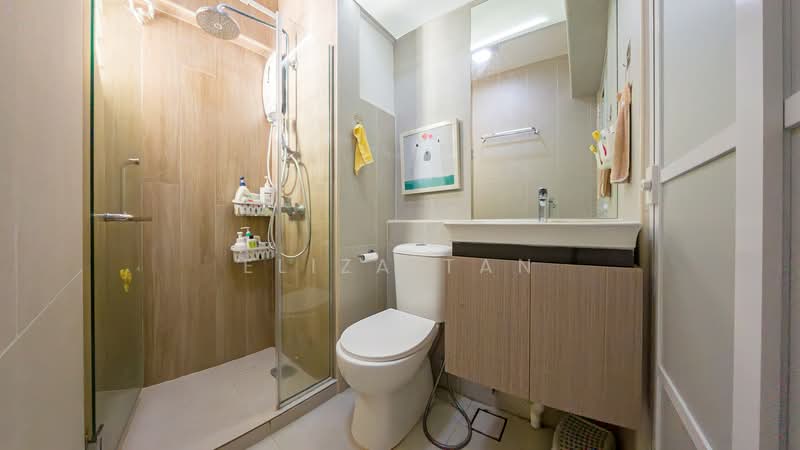 61B Strathmore Avenue HDB Flat For Sale at S$ 1,150,000 | PropertyGuru Singapore - Bathroom