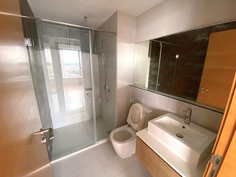 Centro Residences Condominium For Sale at S$ 2,856,000 | PropertyGuru Singapore - Bathroom