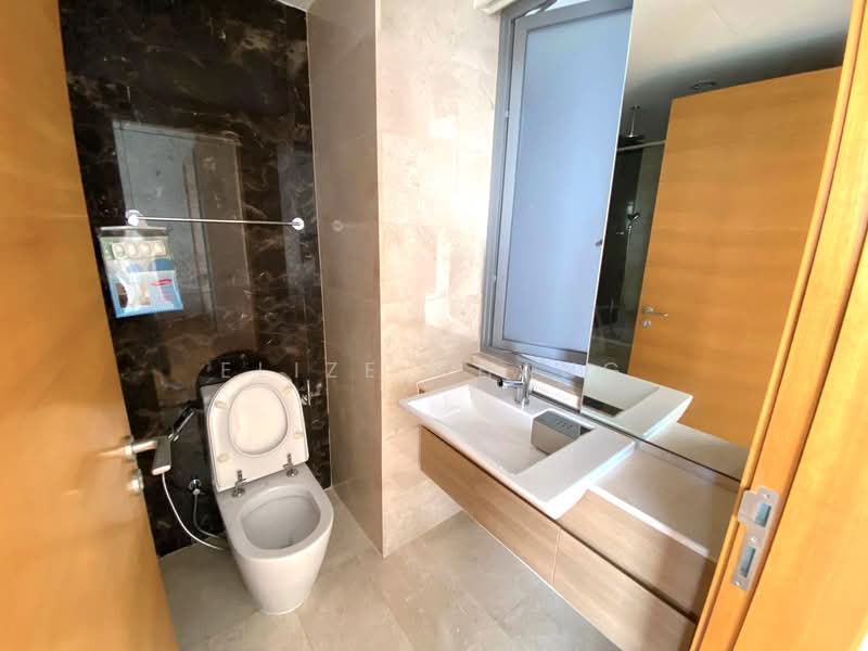 Centro Residences Condominium For Sale at S$ 2,856,000 | PropertyGuru Singapore - Bathroom