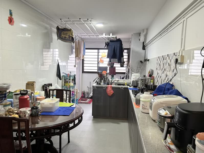 435 Yishun Avenue 6 HDB Flat For Sale at S$ 500,000 | PropertyGuru Singapore - Kitchen
