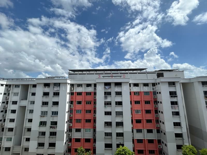 389 Yishun Avenue 6 HDB Flat For Sale at S$ 518,888 | PropertyGuru Singapore - Kitchen Exterior View