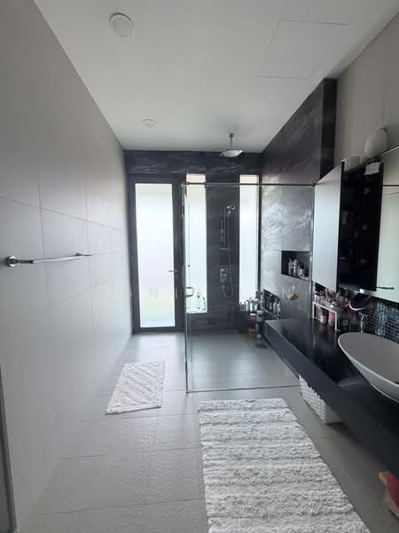 Opera Estate Freehold 2.5 storeys Corner Terrace, Renovated. Corner Terrace For Sale at S$ 6,490,000 | PropertyGuru Singapore - Bathroom