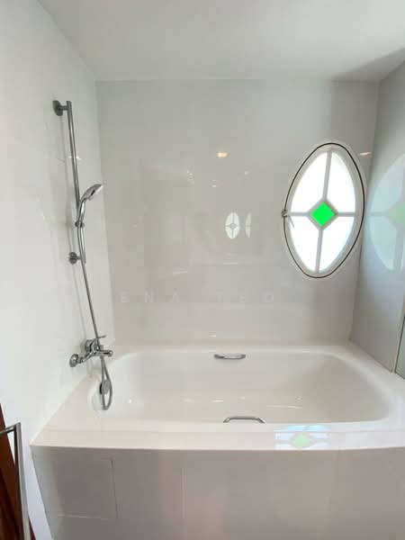 Gentle Villas Semi-Detached House For Sale at S$ 6,280,000 | PropertyGuru Singapore - Bathroom