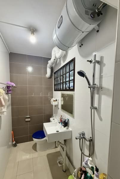 199 Pasir Ris Street 12 HDB Flat For Sale at S$ 710,000 | PropertyGuru Singapore - Bathroom