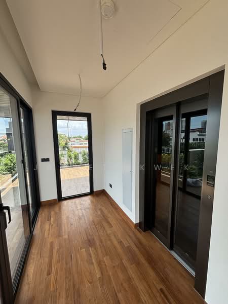⭐️ D15 Siglap Bungalow ⭐️ Detached House For Sale at S$ 10,800,000 | PropertyGuru Singapore - Balcony