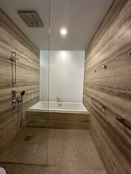 Michaels' Residences Detached House For Sale at S$ 5,380,000 | PropertyGuru Singapore - Master Bathroom