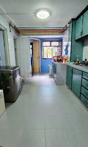 18 Bedok South Road HDB Flat For Sale at S$ 410,000 | PropertyGuru Singapore - Kitchen