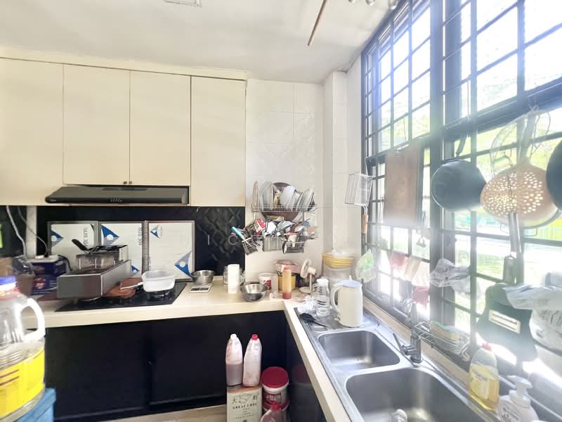 29 Lim Liak Street HDB Flat For Sale at S$ 828,000 | PropertyGuru Singapore - Kitchen