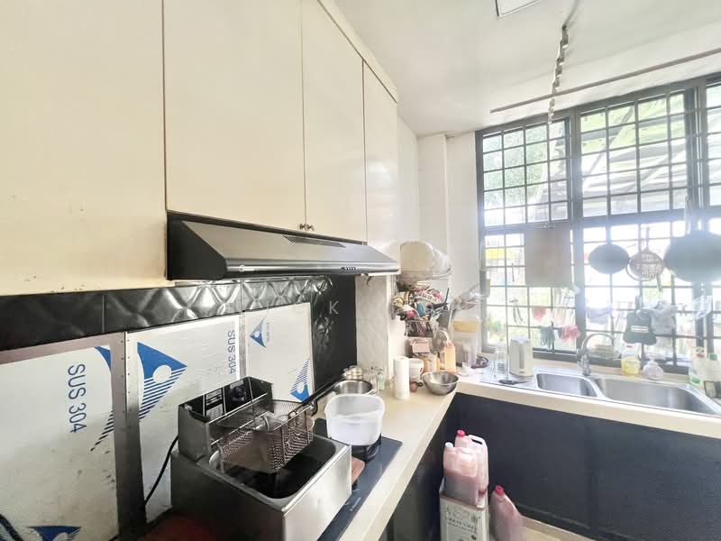 29 Lim Liak Street HDB Flat For Sale at S$ 828,000 | PropertyGuru Singapore - Kitchen