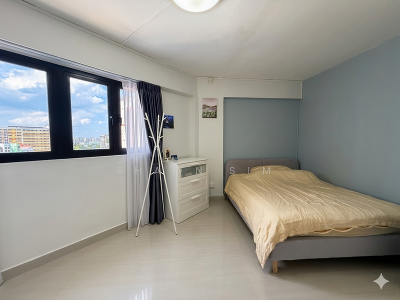 298 Tampines Street 22 HDB Flat For Sale at S$ 780,000 | PropertyGuru Singapore - Bedroom
