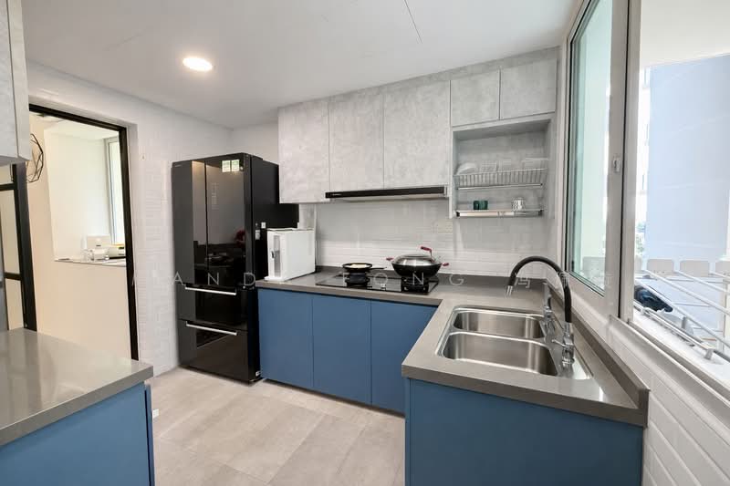Cheap Bright & Spacious 3-Bedroom for Sale in D19, Well-Renovated, Move-in Ready! Rare in Supply!, , 3 Bedrooms, 1,360 sqft, Condominium For Sale, by Amanda Fong 冯佩璇, 500084855 - Kitchen - PropertyGuru.com.sg