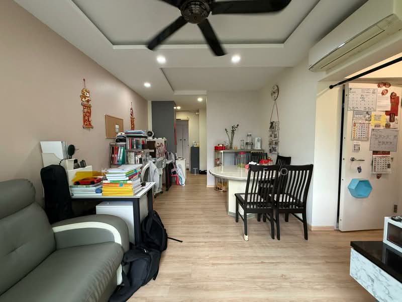 623C Punggol Central HDB Flat For Sale at S$ 560,000 | PropertyGuru Singapore - Living Room