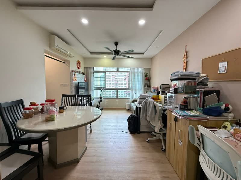 623C Punggol Central HDB Flat For Sale at S$ 560,000 | PropertyGuru Singapore - Living Room