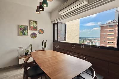 For Sale - 5 Holland Close