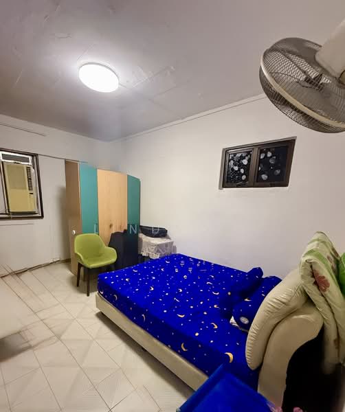 163 Bukit Batok Street 11 HDB Flat For Sale at S$ 600,000 | PropertyGuru Singapore - Bedroom