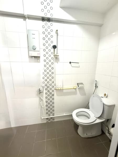 163 Bukit Batok Street 11, 163 Bukit Batok Street 11, 3 Bedrooms, 1,130 sqft, HDB Flat For Sale, by Linda Ho, 500084898 - Bathroom - PropertyGuru.com.sg