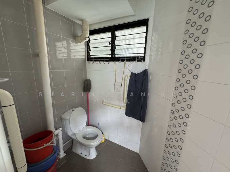 456 Jurong West Street 41, 456 Jurong West Street 41, Room Rental, 100 sqft, HDB Flat For Rent, by Sharine Tan Hui Yuan, 500084907 - Bathroom - PropertyGuru.com.sg