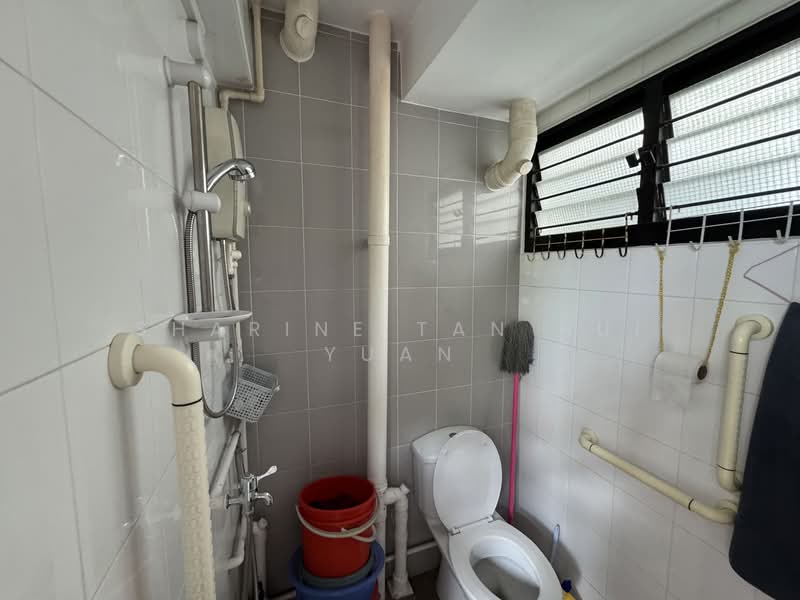 456 Jurong West Street 41, 456 Jurong West Street 41, Room Rental, 100 sqft, HDB Flat For Rent, by Sharine Tan Hui Yuan, 500084907 - Bathroom - PropertyGuru.com.sg
