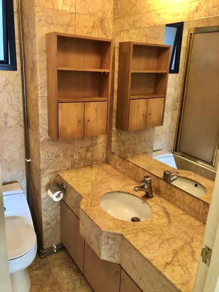 Nineteen Shelford Condominium For Sale at S$ 1,900,000 | PropertyGuru Singapore - Bathroom