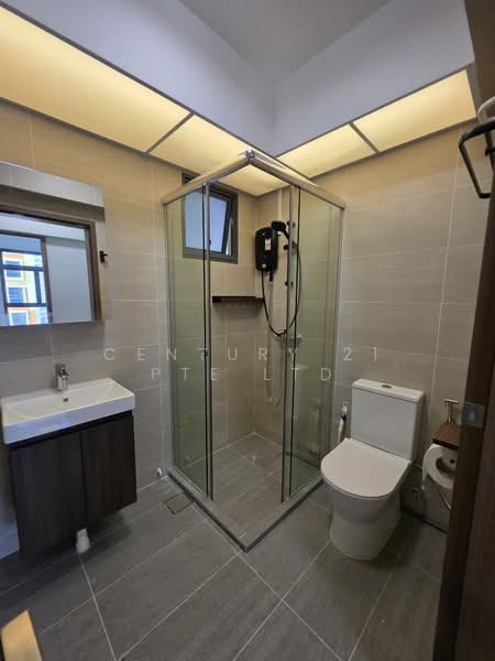 241C Tengah Central, 241C Tengah Central, 3 Bedrooms, 1,011 sqft, HDB Flat For Rent, by JOHNNY GOH, 500084917 - Bathroom - PropertyGuru.com.sg