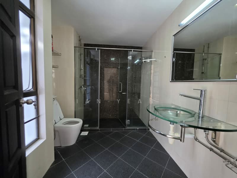 Nadia Mansions Apartment For Sale at S$ 3,500,000 | PropertyGuru Singapore - Bathroom