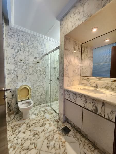 Four Seasons Park Condominium For Sale at S$ 8,500,000 | PropertyGuru Singapore - Bathroom