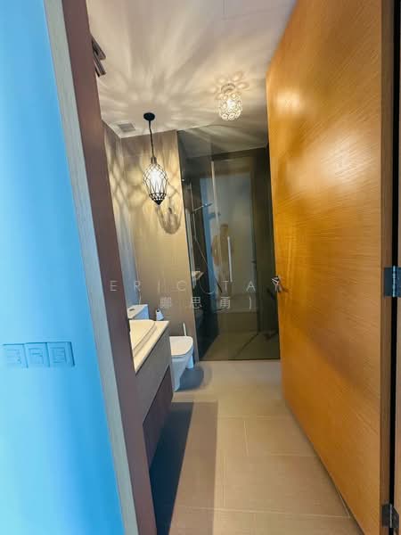 The Crest Condominium For Sale at S$ 3,100,000 | PropertyGuru Singapore - Bathroom