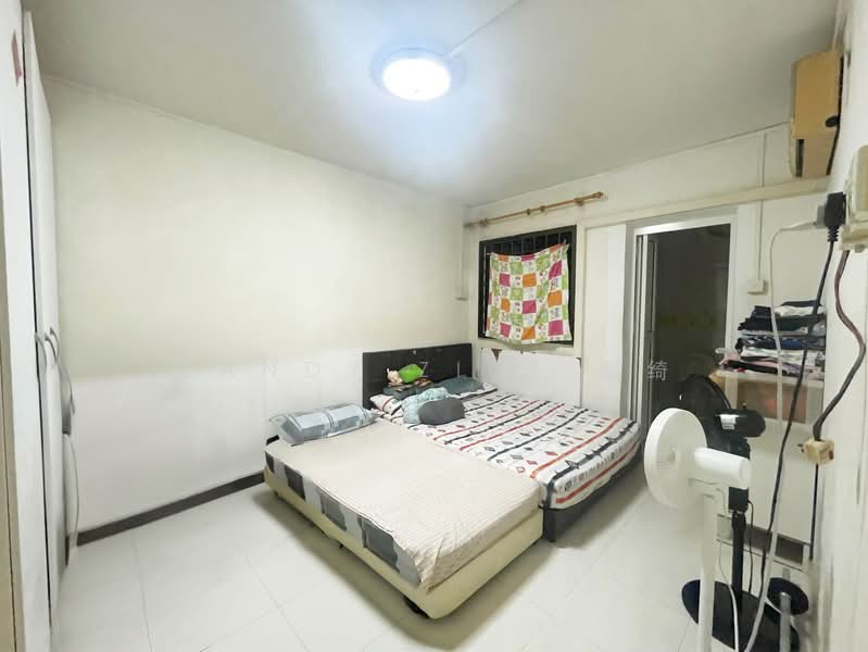 248 Bukit Batok East Avenue 5 HDB Flat For Sale at S$ 458,000 | PropertyGuru Singapore - Bedroom