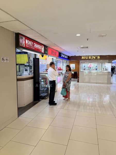 Lucky Plaza, 304 Orchard Road, 527 sqft, Mall Shop For Rent, by Mark Liao, 500084958 - Interior - CommercialGuru.com.sg