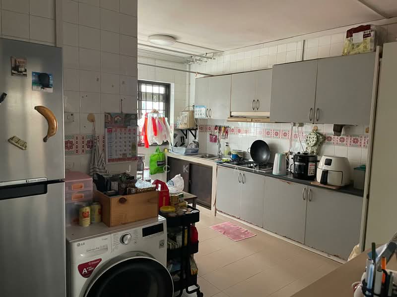 640 Bedok Reservoir Road HDB Flat For Sale at S$ 1,000,000 | PropertyGuru Singapore - Kitchen