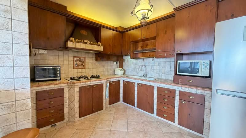 572 Pasir Ris Street 53, 572 Pasir Ris Street 53, 3 Bedrooms, 1,216 sqft, HDB Flat For Sale, by Patrick Chee, 500084964 - Kitchen - PropertyGuru.com.sg