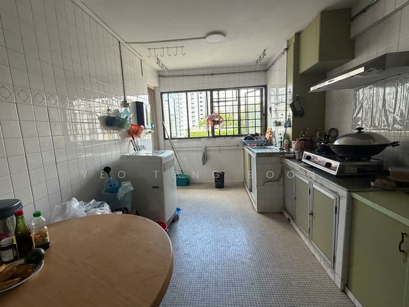 12 Pine Close HDB Flat For Sale at S$ 750,000 | PropertyGuru Singapore - Kitchen