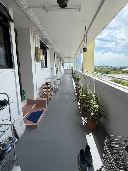 12 Pine Close HDB Flat For Sale at S$ 750,000 | PropertyGuru Singapore - Corridor