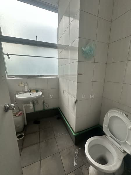 Northstar @ Amk, 7030 Ang Mo Kio Avenue 5, 1,873 sqft, Light Industrial (B1) For Sale, by Sam Shum, 500084982 - Bathroom - CommercialGuru.com.sg