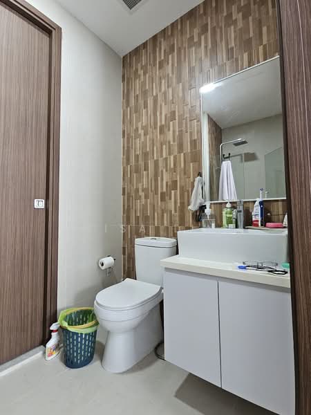 Laurel Tree, Hillview Terrace, 1 Bedroom, 463 sqft, Condominium For Rent, by Lisa Lim, 500084994 - Bathroom - PropertyGuru.com.sg