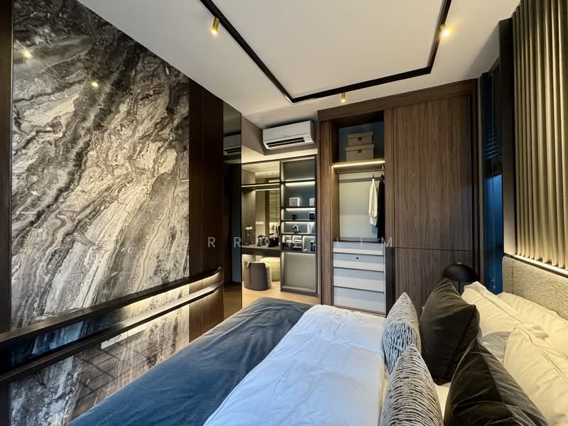 The Continuum Condominium For Sale at S$ 2,880,000 | PropertyGuru Singapore - Master Bedroom