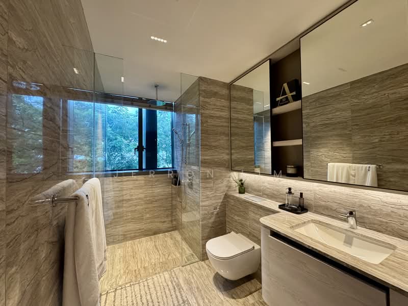 The Continuum Condominium For Sale at S$ 2,880,000 | PropertyGuru Singapore - Master Bathroom