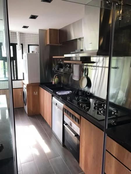 650B Jurong West Street 61 HDB Flat For Sale at S$ 630,000 | PropertyGuru Singapore - Kitchen