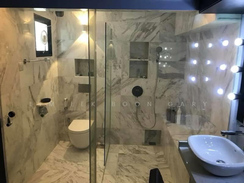 650B Jurong West Street 61 HDB Flat For Sale at S$ 630,000 | PropertyGuru Singapore - Bathroom