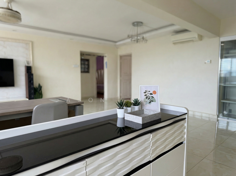757 Yishun Street 72 HDB Flat For Sale at S$ 700,000 | PropertyGuru Singapore - Living Room