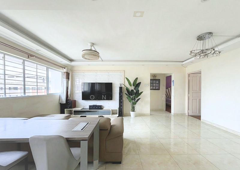 757 Yishun Street 72 HDB Flat For Sale at S$ 700,000 | PropertyGuru Singapore - Living Room