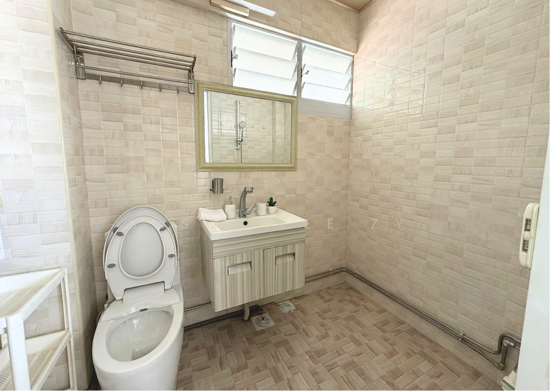 757 Yishun Street 72 HDB Flat For Sale at S$ 700,000 | PropertyGuru Singapore - Bathroom