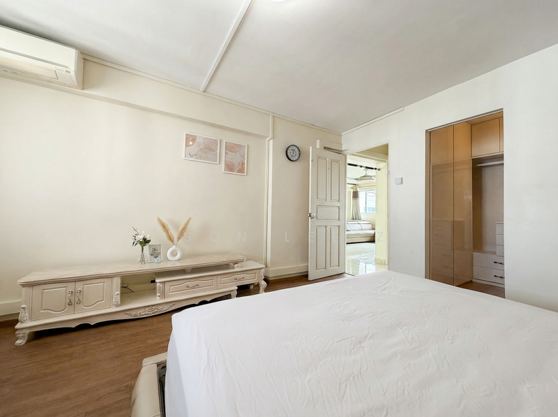 757 Yishun Street 72 HDB Flat For Sale at S$ 700,000 | PropertyGuru Singapore - Master Bedroom
